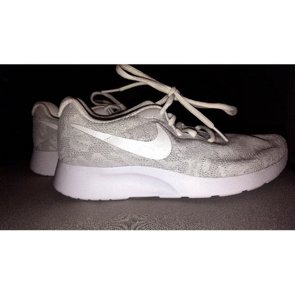 le scarpe nike donne tanjun scarpa da ginnastica poshmark le scarpe nike donne tanjun scarpa da ginnastica poshmark